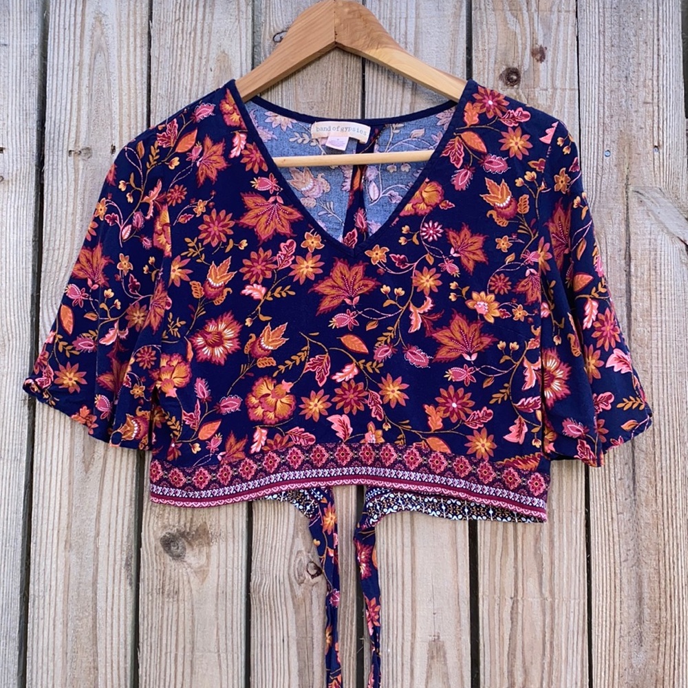 EUC Band of Gypsies Floral Navy Tie Crop Top